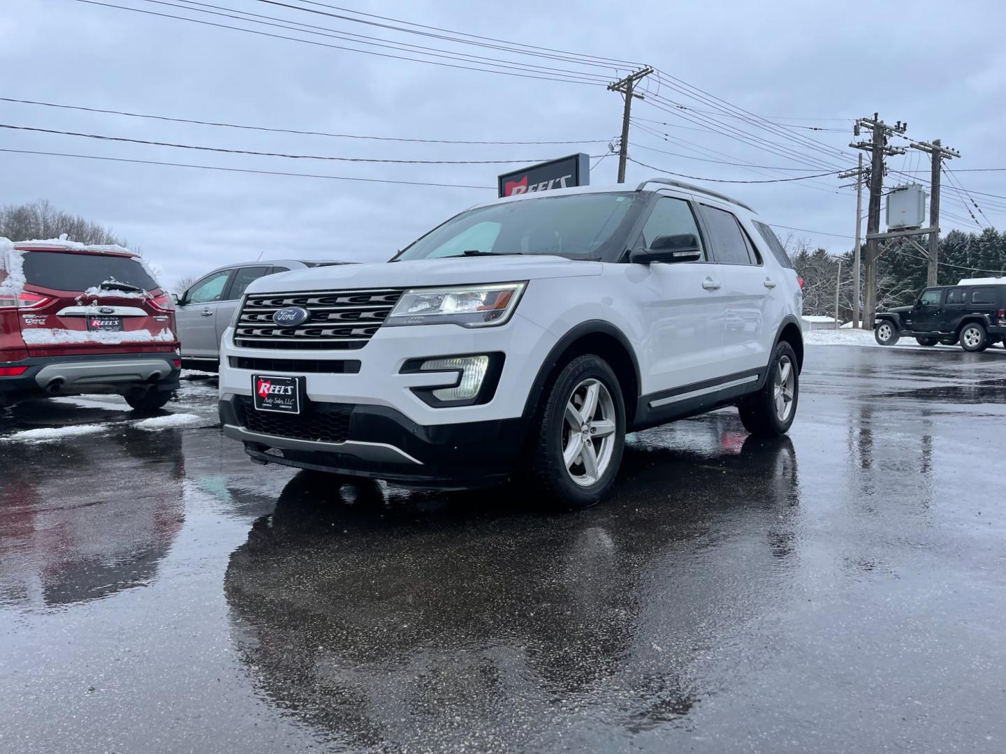 2017 White /Black Ford Explorer XLT 4WD (1FM5K8DH4HG) with an 2.3L I4 DOHC 16V Turbo engine, 6A transmission, located at 547 E. Main St., Orwell, OH, 44076, (440) 437-5893, 41.535435, -80.847855 - Photo#0